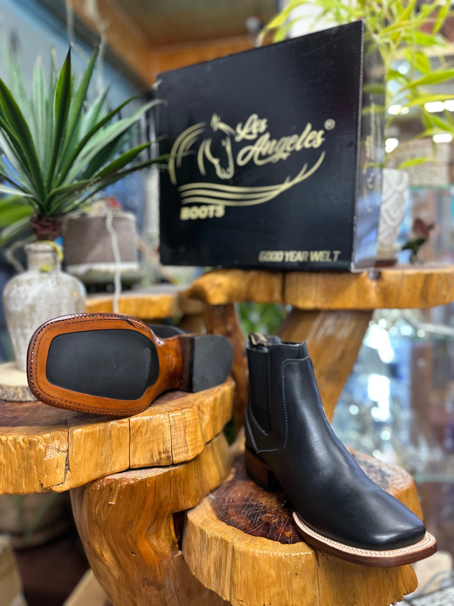 LOS ANGLES BLACK LEATHER SHORT BOOT (BOTÍN)